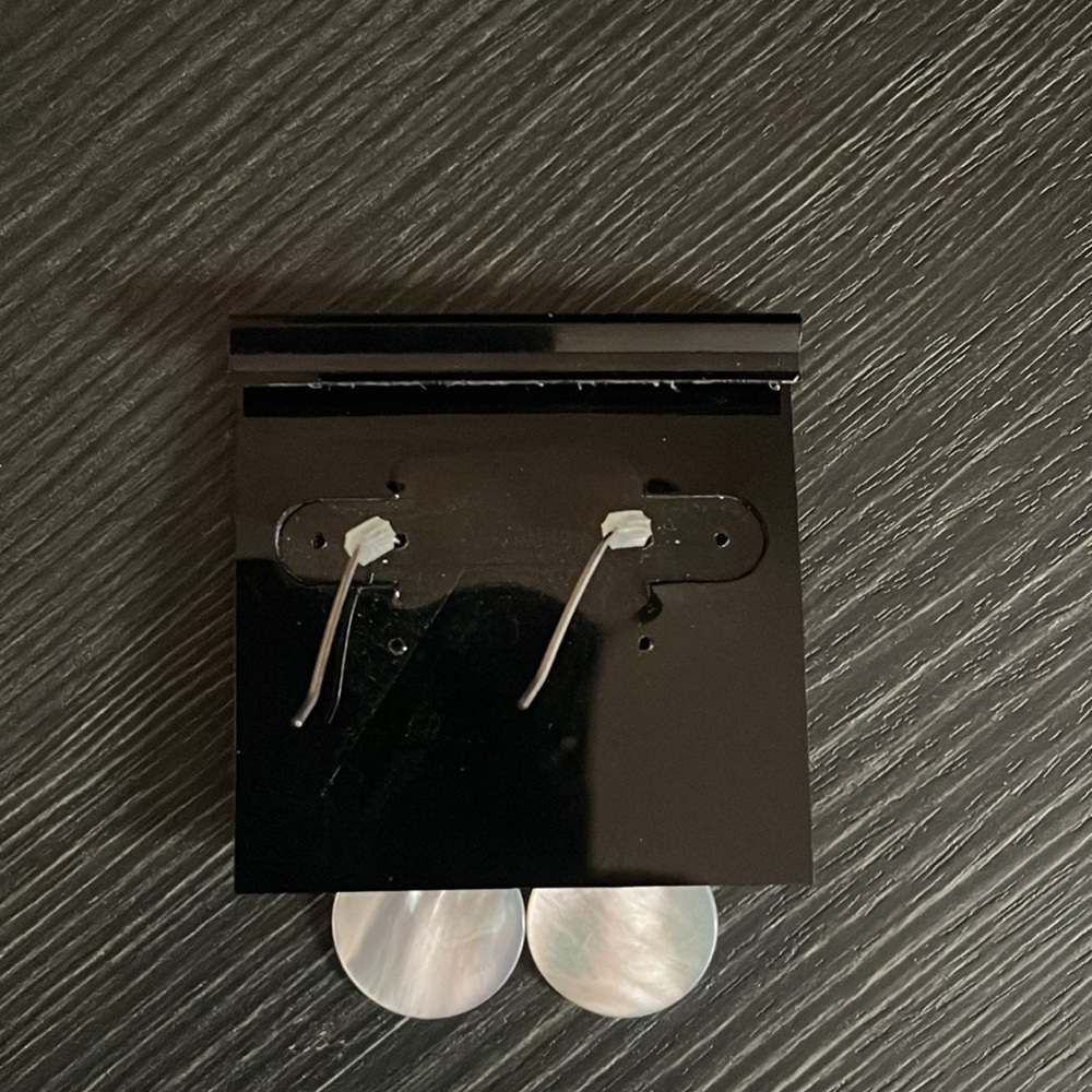 3/$25 🍀Lia Sophia NWOT Elegant Silver and Iridescent Earrings - Picture 2 of 2